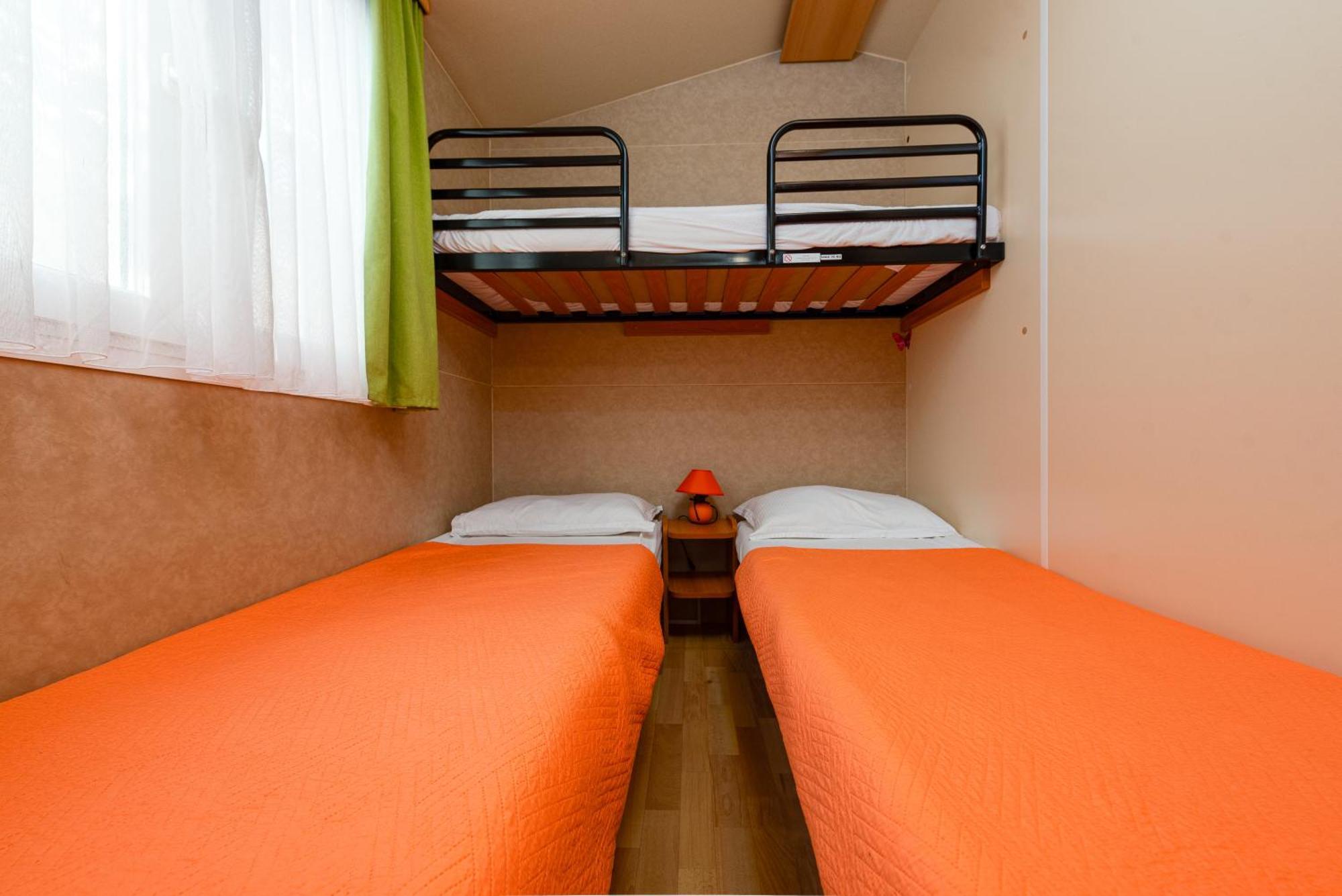 Camp Mrkva Mobile Homes With Pool Sukosan Bagian luar foto